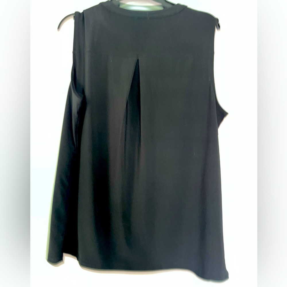 AK sleeveless top - Picture 3 of 4